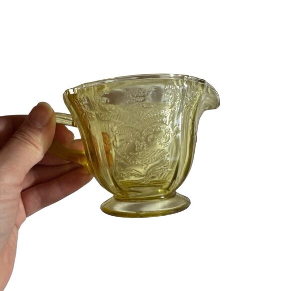 Madrid Federal Glass Yellow‎ Depression 3-1/4" Footed Creamer Vintage 1930's - Picture 9 of 13